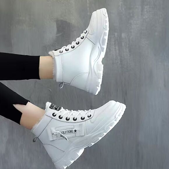 Plush Lined White Boots. Thick soles super comfy. Lace up . Sz 8.5 - Picture 4 of 9